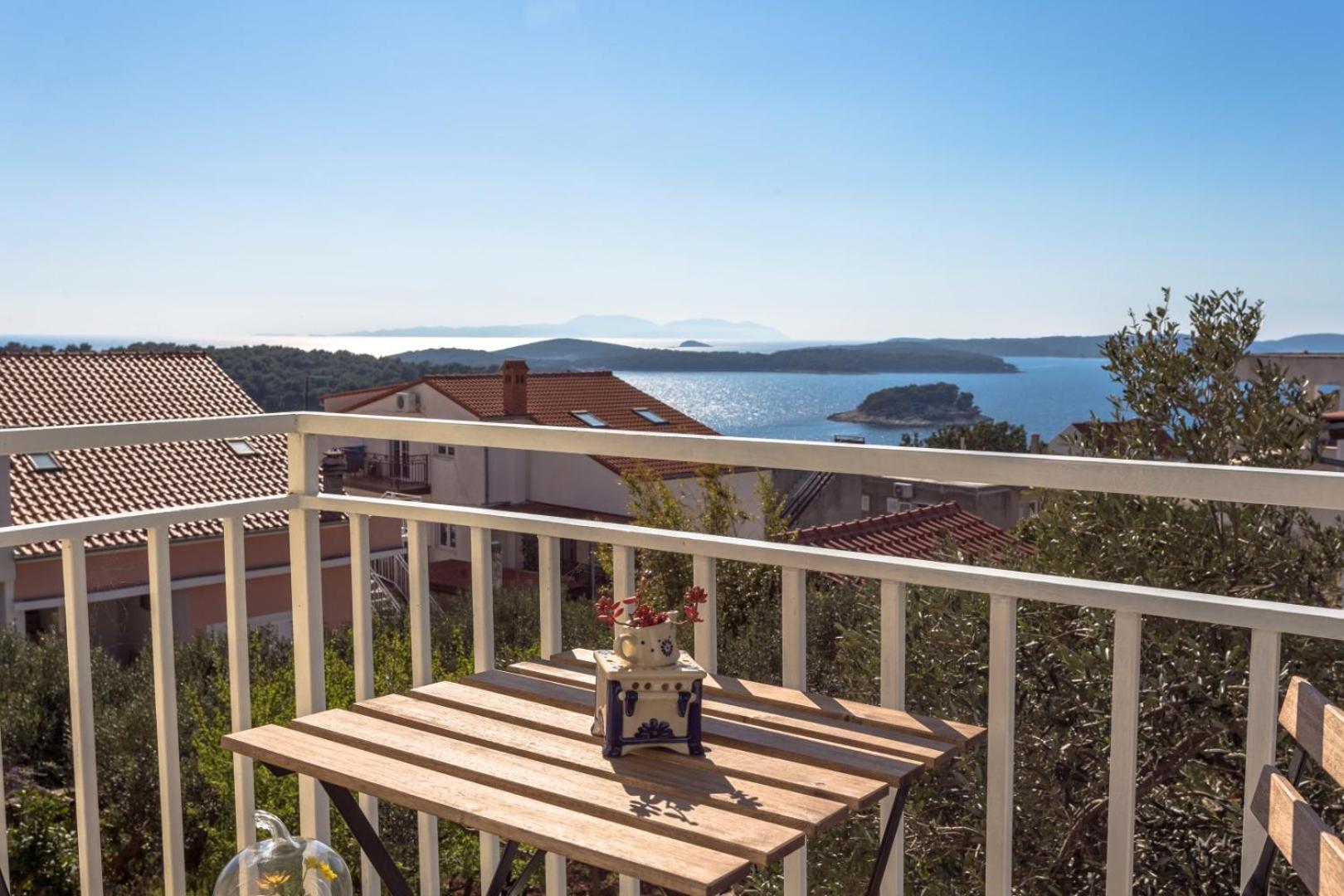 Peaceful Apartment With Beautiful View Hvar Town Bagian luar foto