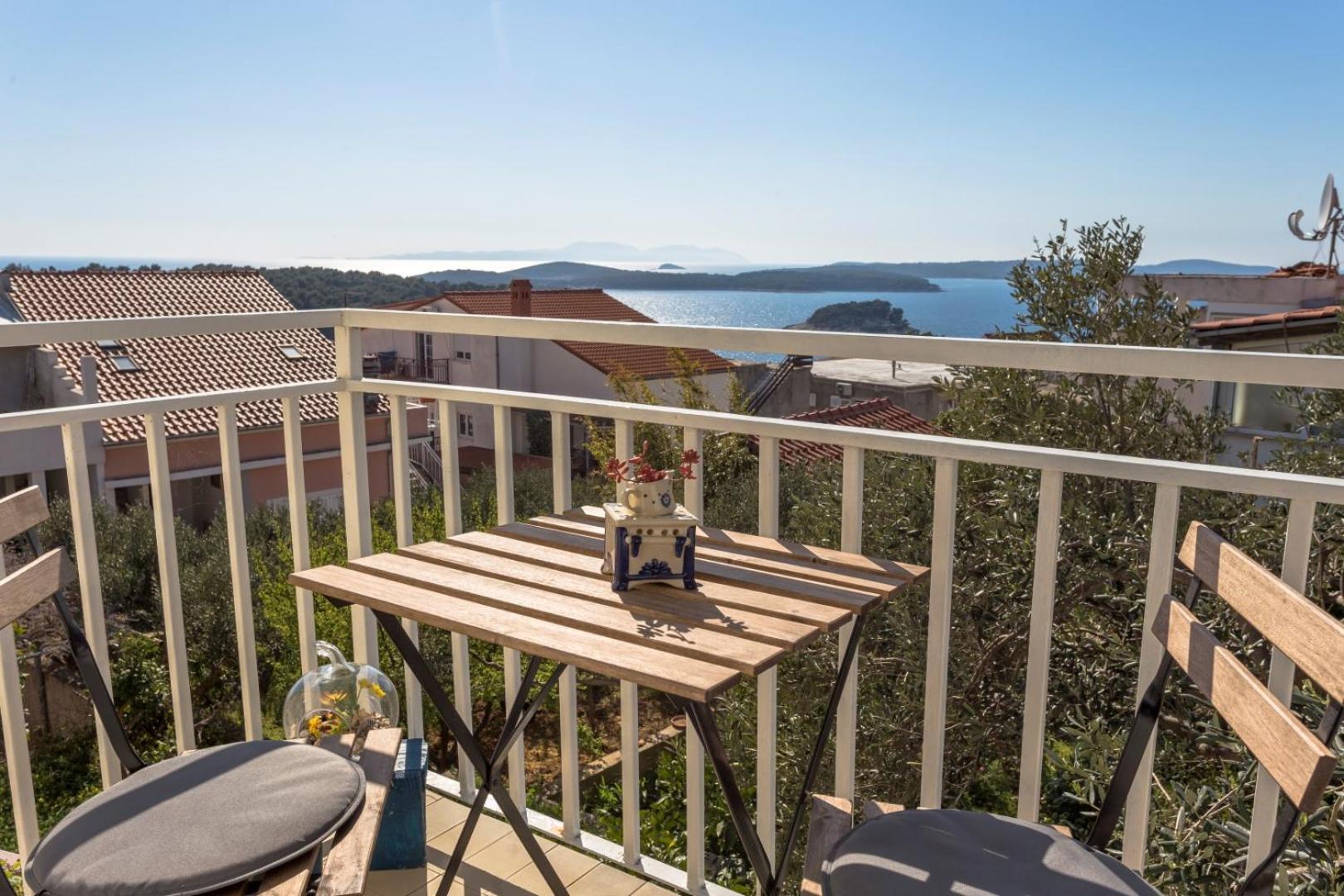 Peaceful Apartment With Beautiful View Hvar Town Bagian luar foto