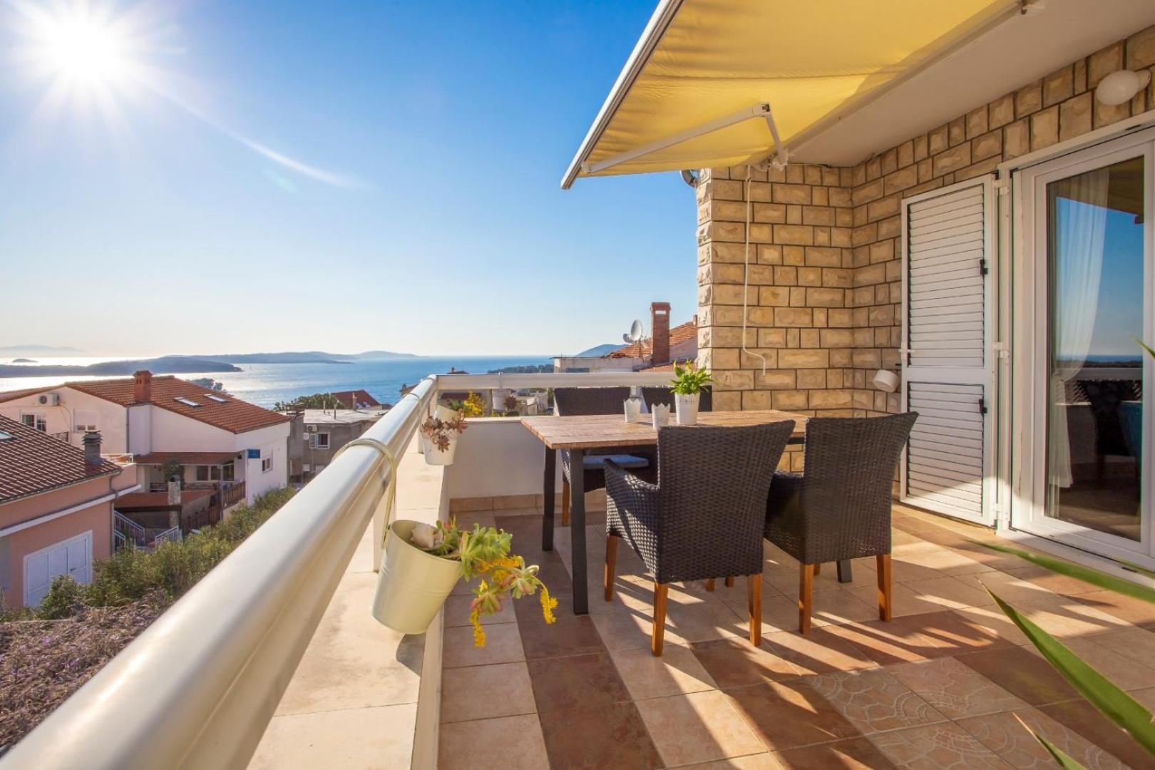 Peaceful Apartment With Beautiful View Hvar Town Bagian luar foto