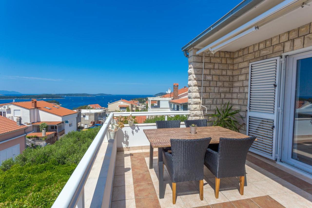 Peaceful Apartment With Beautiful View Hvar Town Bagian luar foto