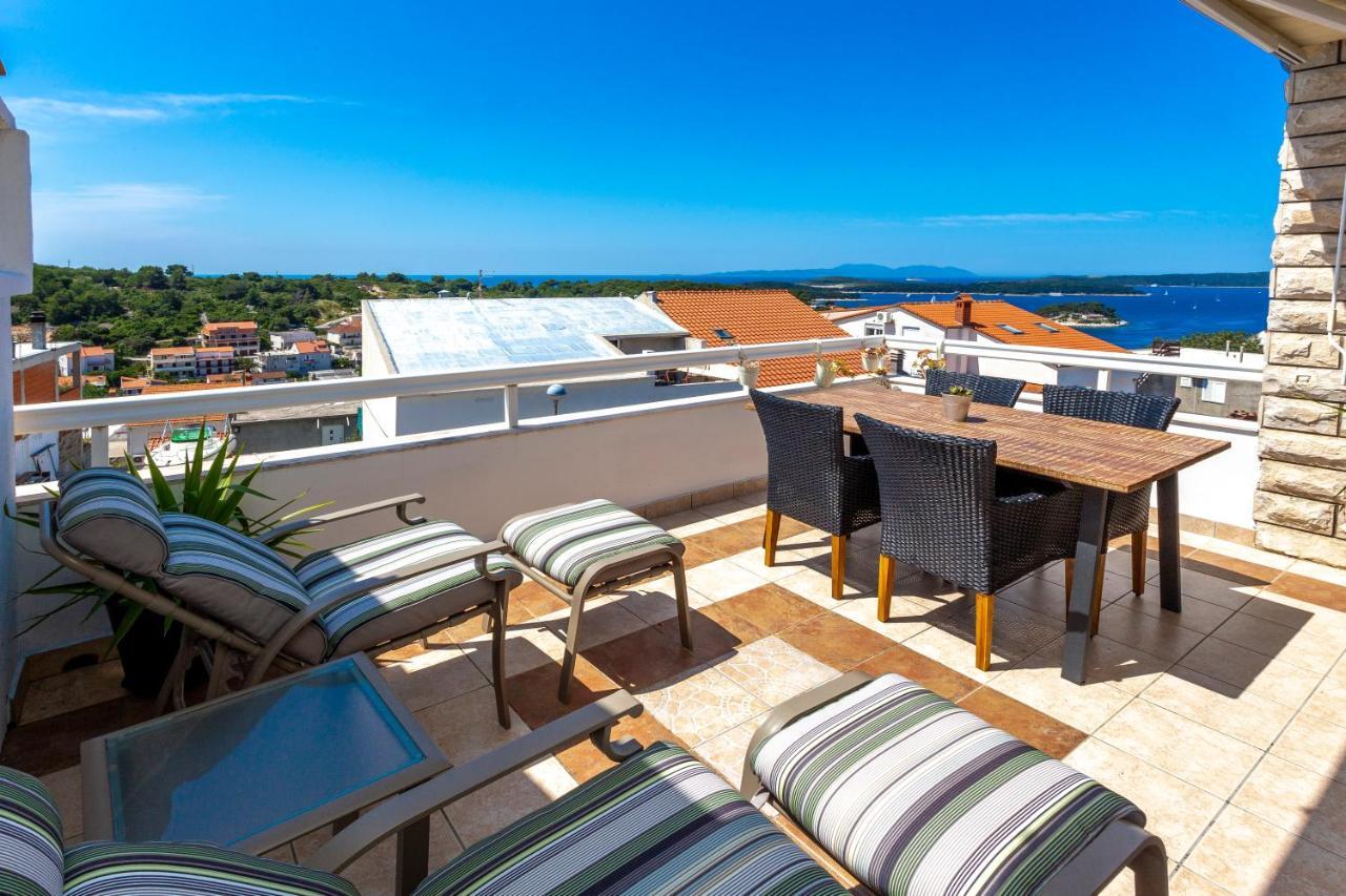 Peaceful Apartment With Beautiful View Hvar Town Bagian luar foto